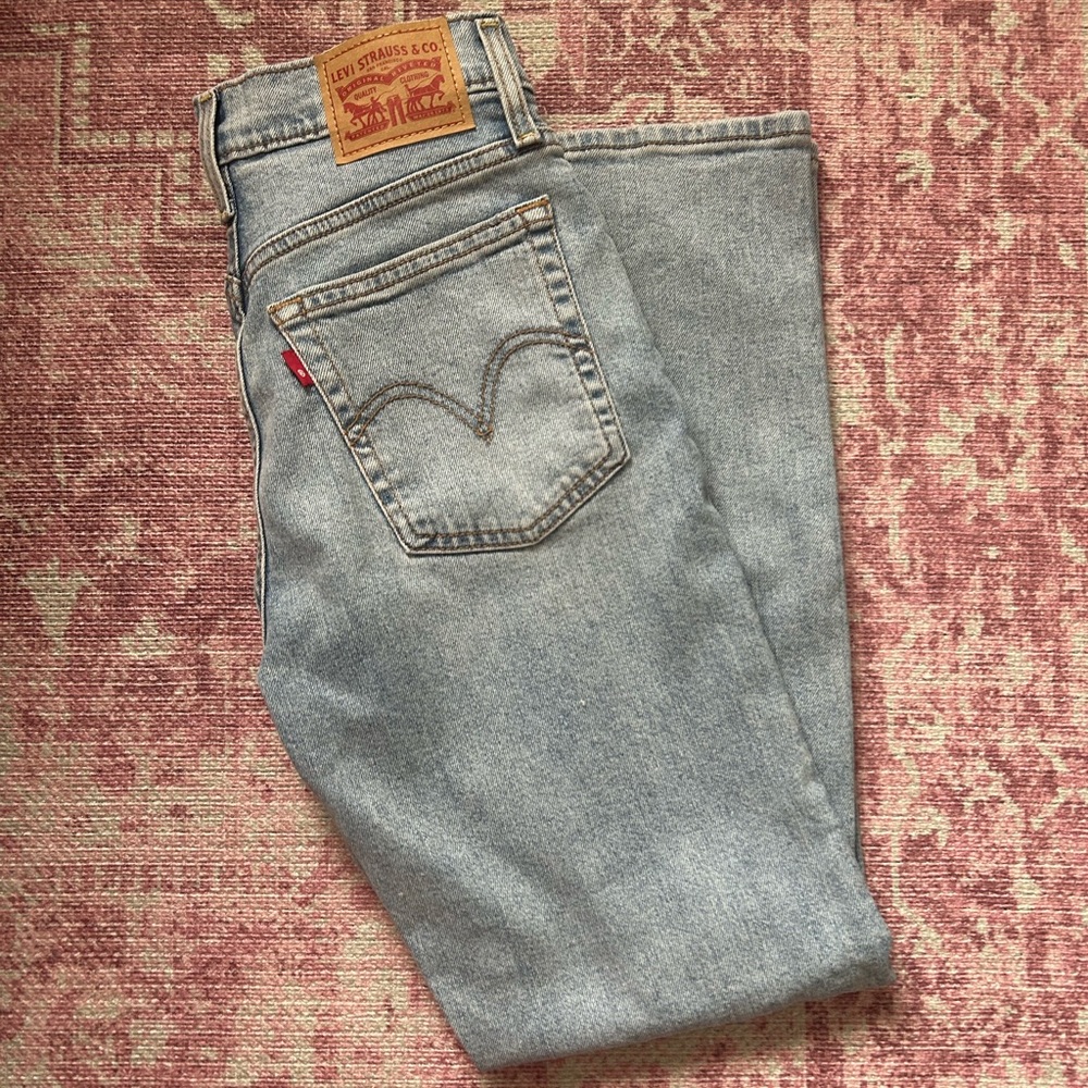 Levi wedgie straight jeans